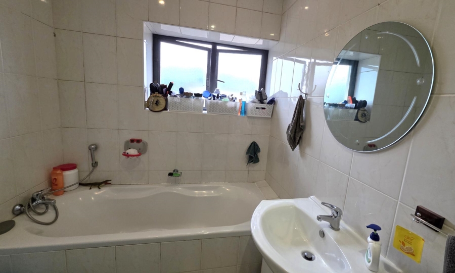 To Let 2 Bedroom Property for Rent in Melodie North West